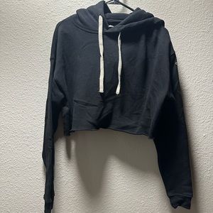 Black Alo cropped hoodie. Size smaller. In EUC